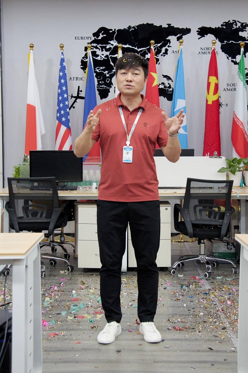 再贏新單！華邦瀛成都LED貼膜屏項目圓滿收官